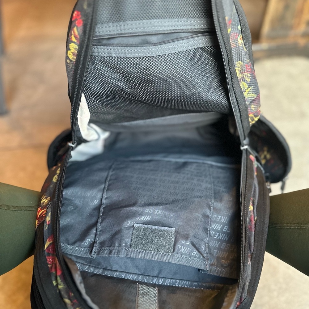 Nike Black Floral Backpack - Picture 6 of 7